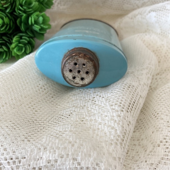 Vintage 1970s Avon Heres My Heart Perfumed Talc Body Powder Tin with some powder - Picture 4 of 6